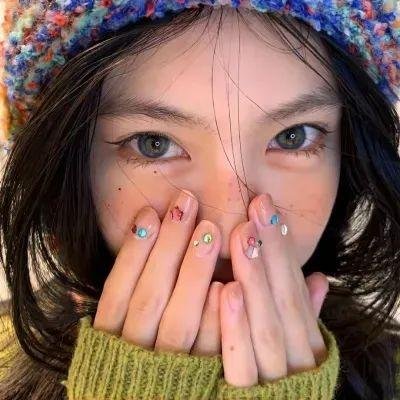 隔楼女孩:我们之间的层距